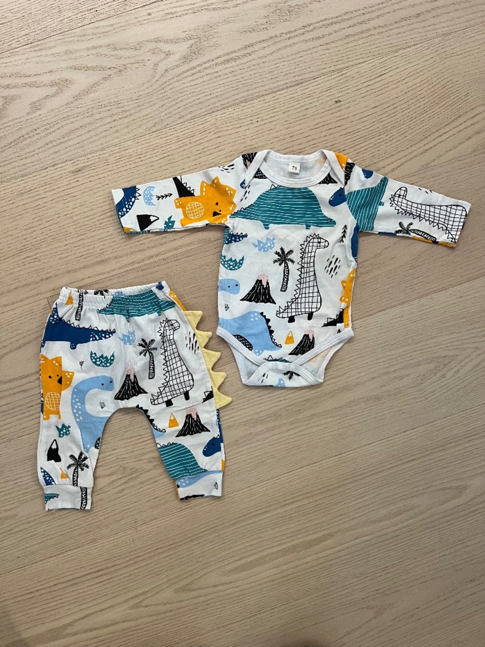 Baby Dinosaur Cotton Outfit Set – Size 70 / 4-7 M